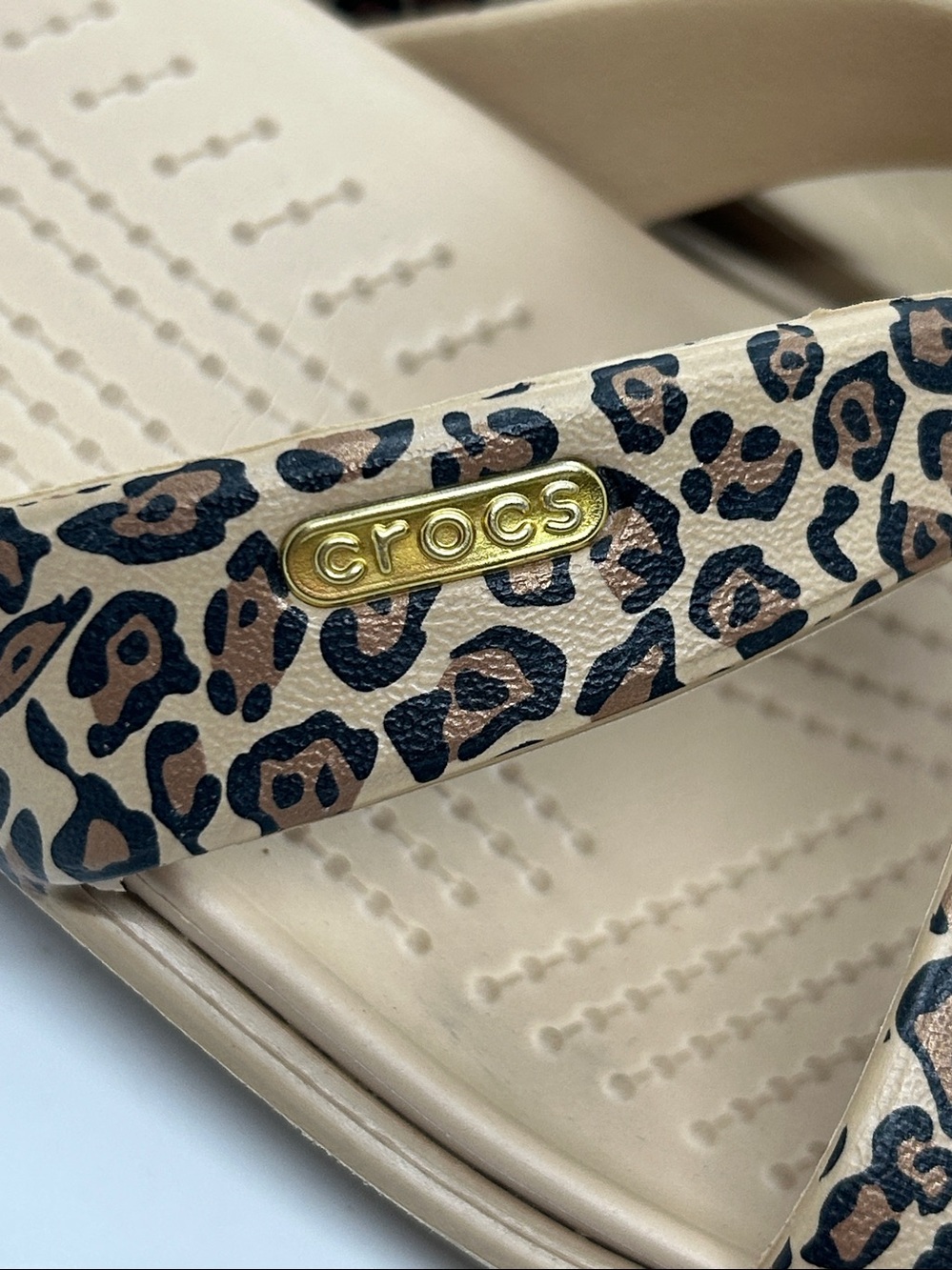 Crocs Sandals Women Sz 8 Leopard Cheetah Print Wedge Strappy Slides Animal Print - Picture 10 of 15